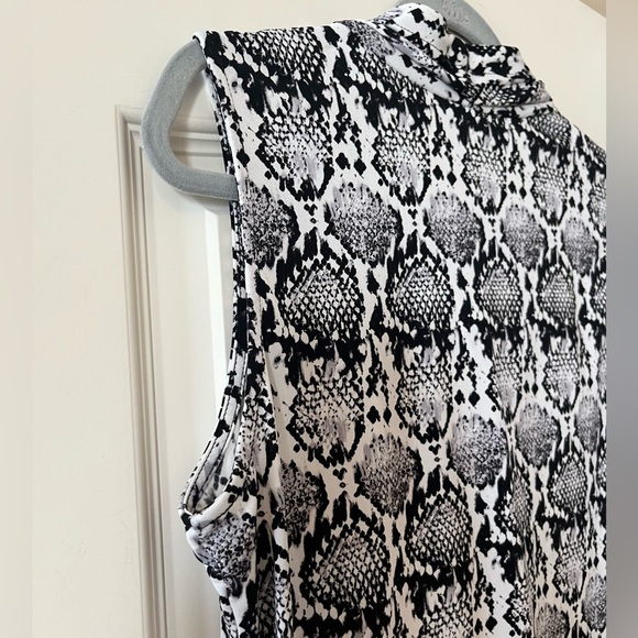 Calvin Klein Black & White Snakeskin Pattern Sleeveless Blouse Women’s Size Med - Picture 3 of 14